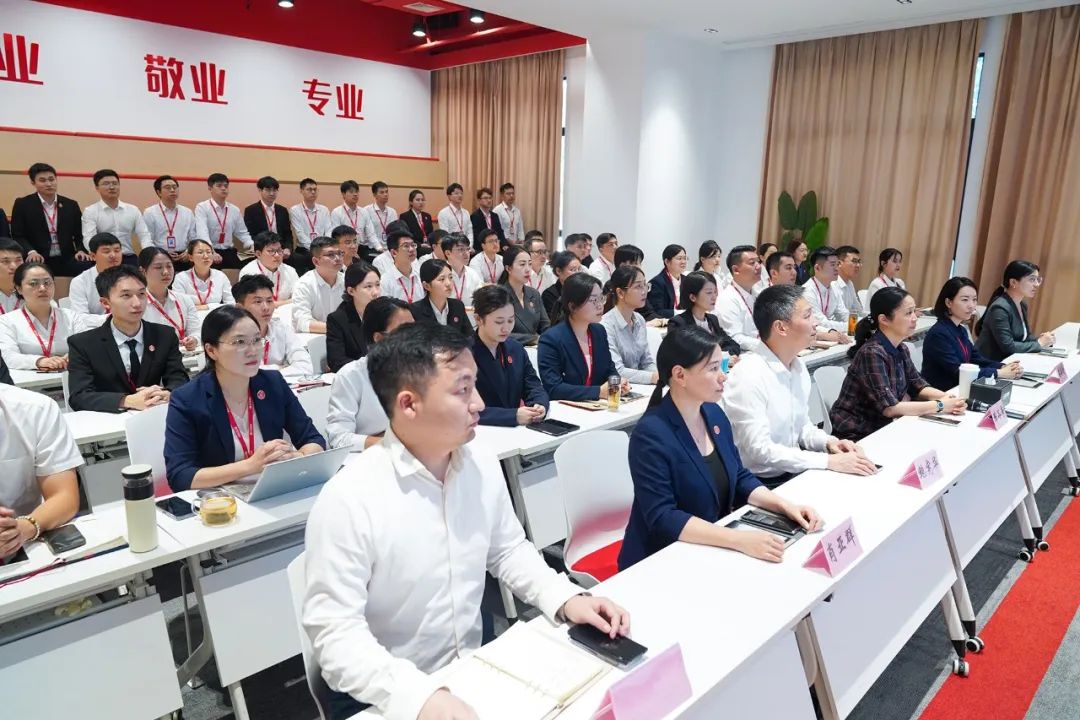 迎進(jìn)博，抓服務(wù)，東方龍商務(wù)再出擊！10月下旬，集團(tuán)共35個(gè)優(yōu)質(zhì)投資選址項(xiàng)目通過評估